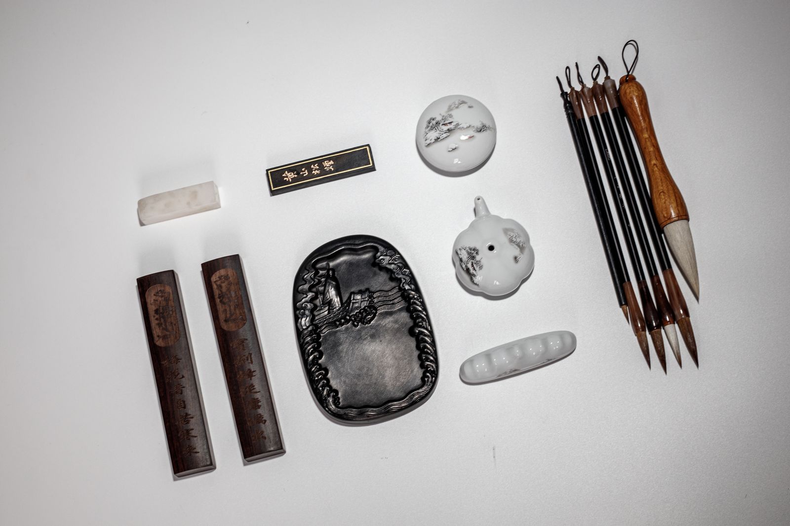 硯と筆、墨の道具一式