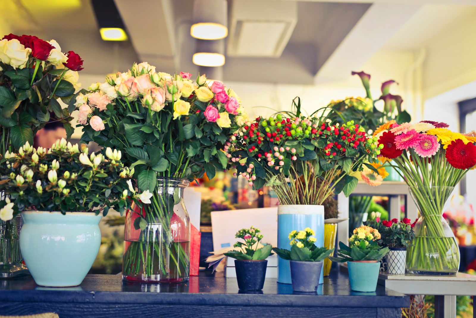 店内の花のディスプレイ